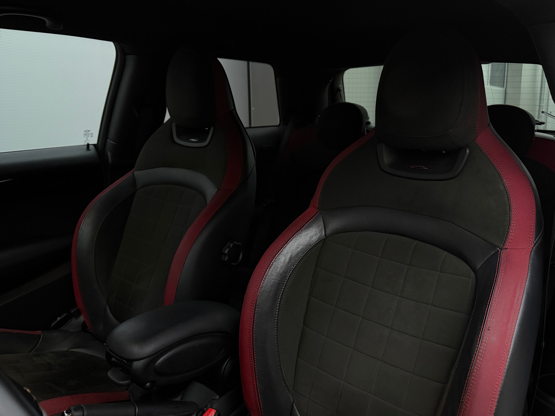 MINI Cooper John Cooper Works-image-11