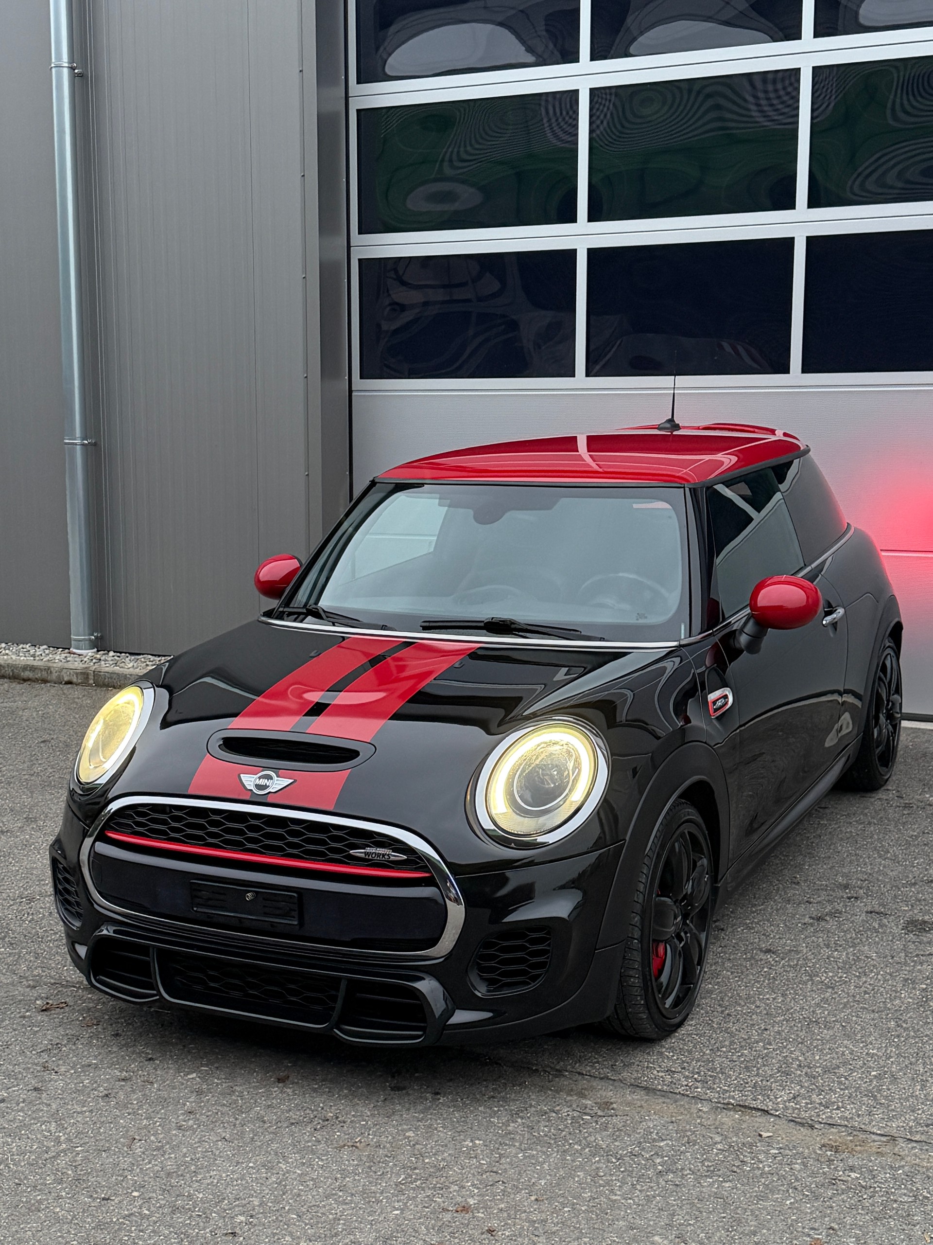 MINI Cooper John Cooper Works-image-0