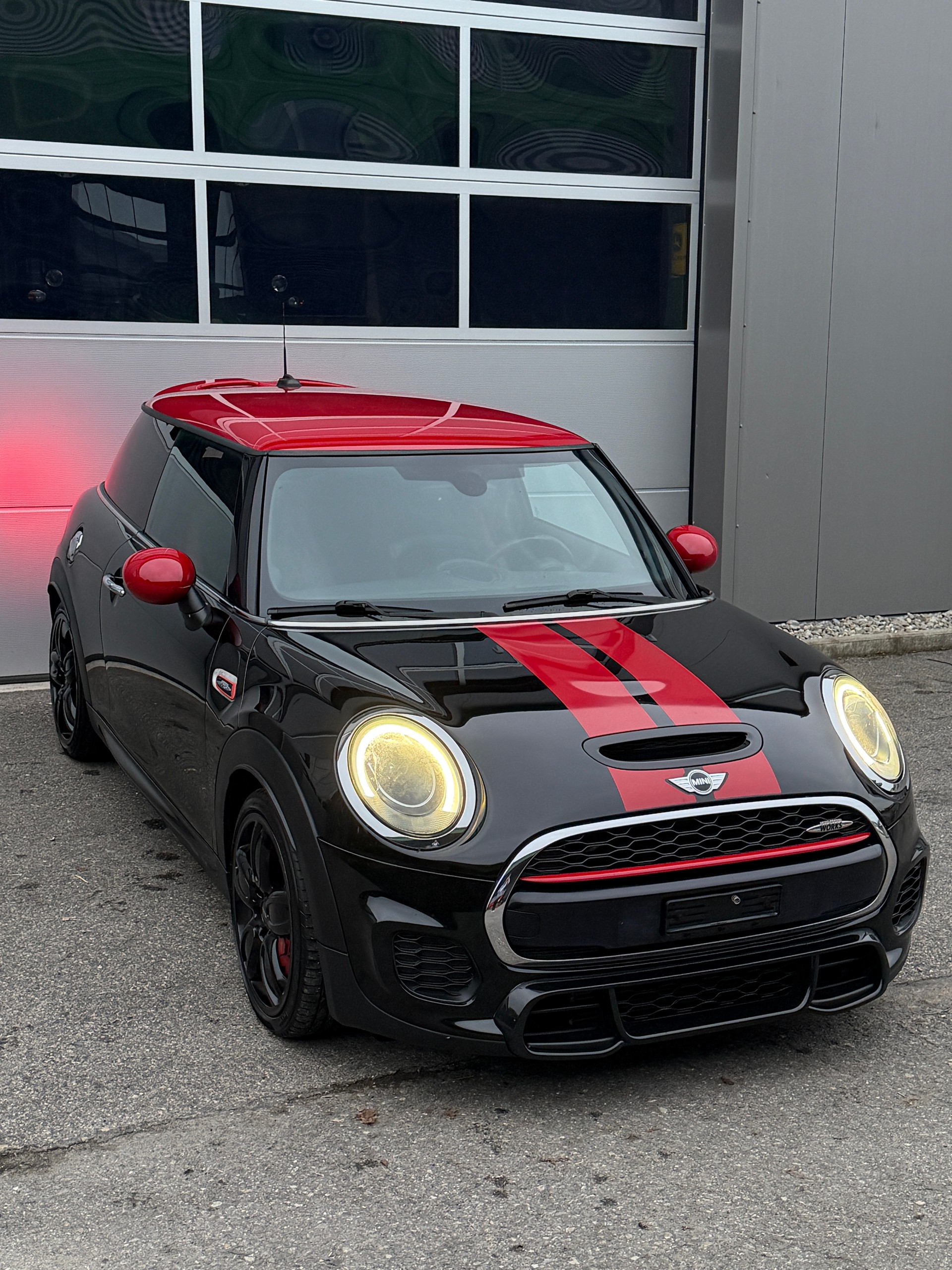 MINI Cooper John Cooper Works-image-1