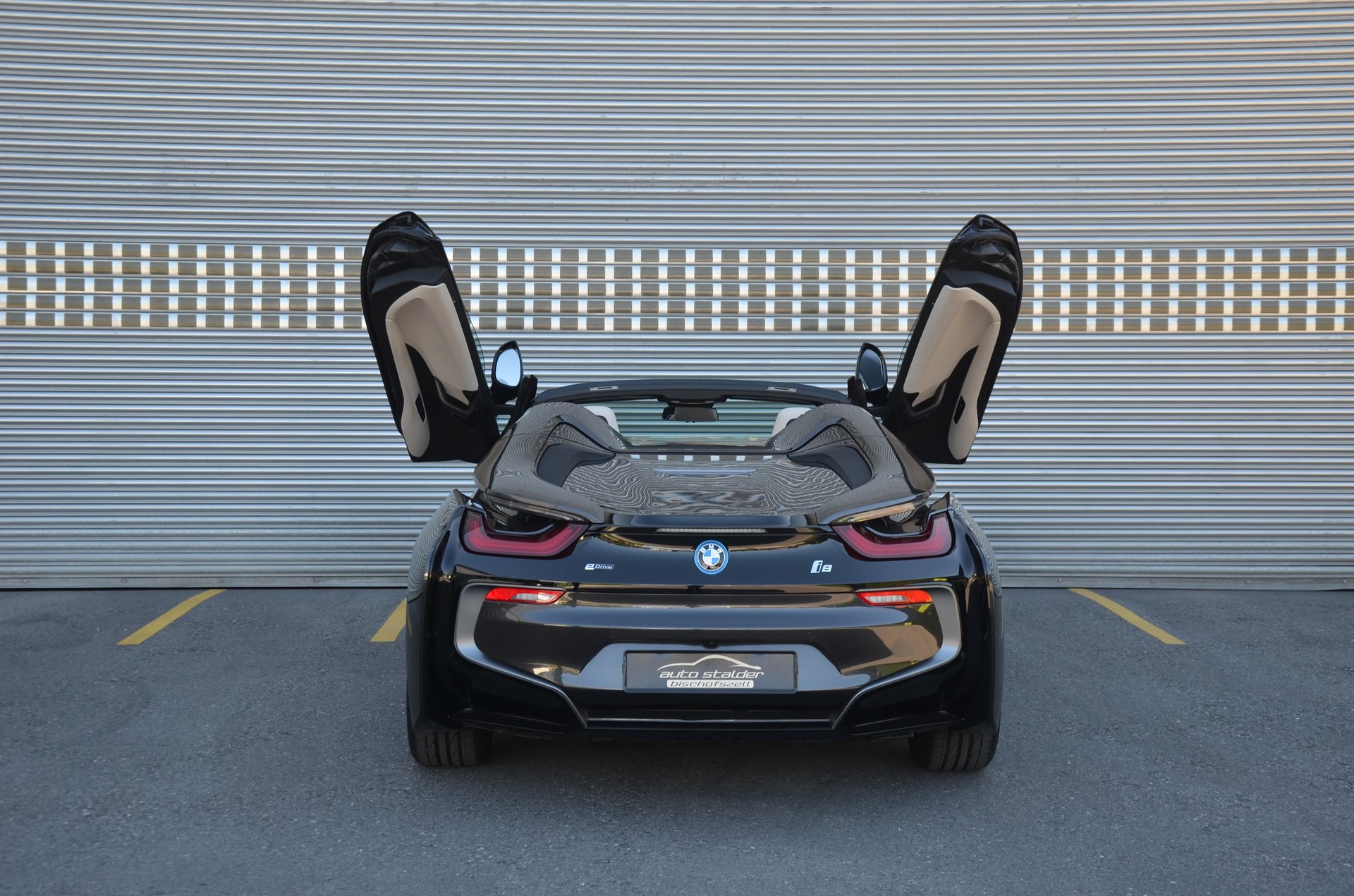 BMW i8 Roadster-image-14