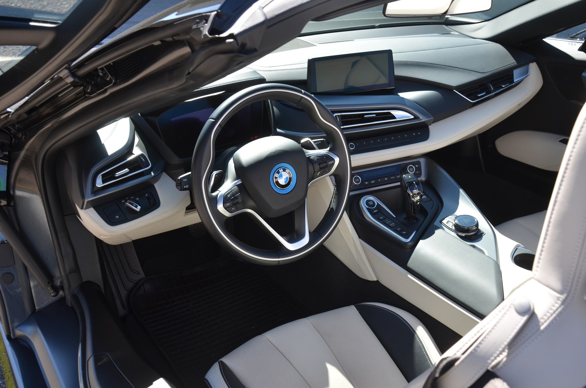 BMW i8 Roadster-image-19