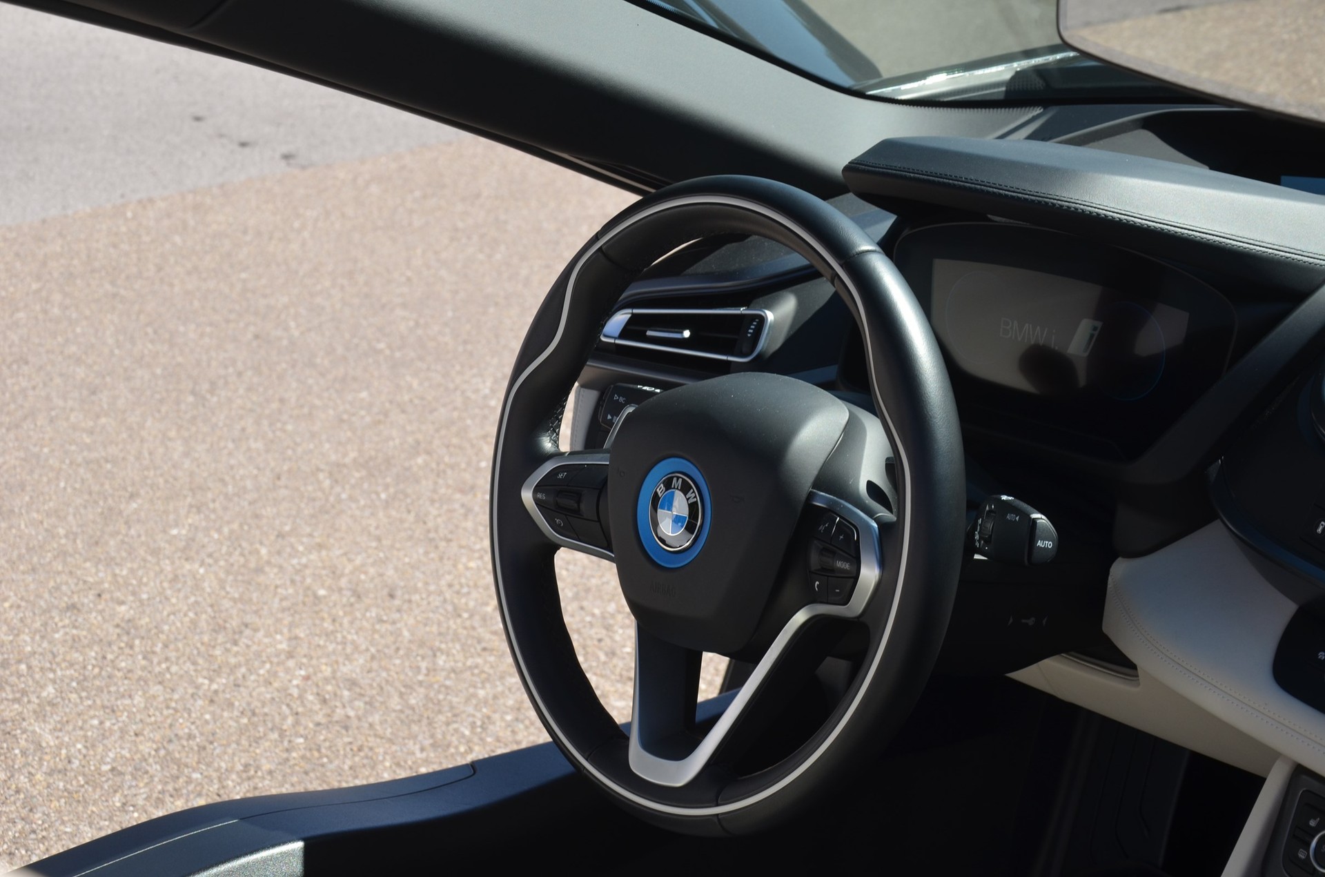 BMW i8 Roadster-image-22