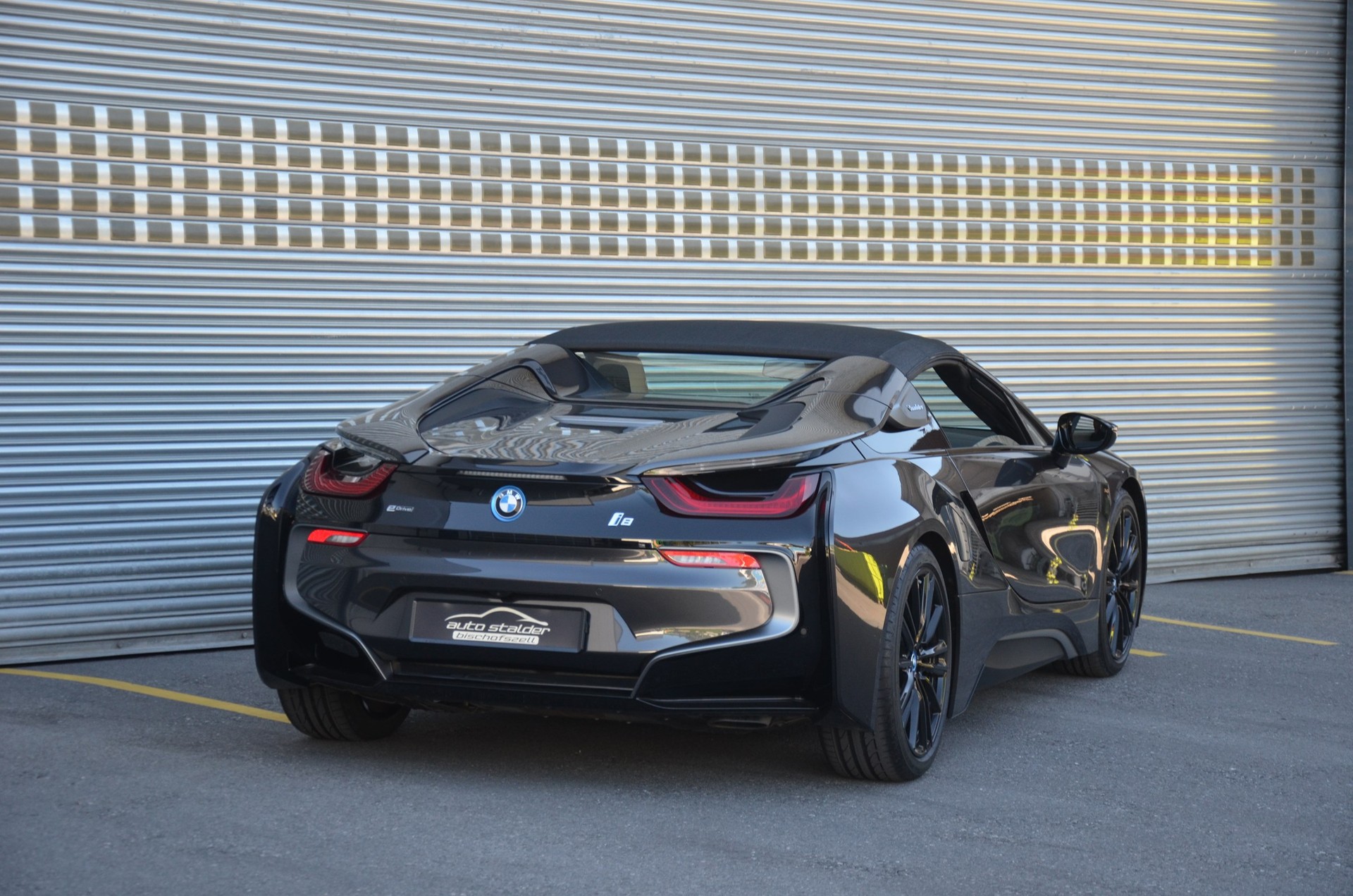 BMW i8 Roadster-image-4