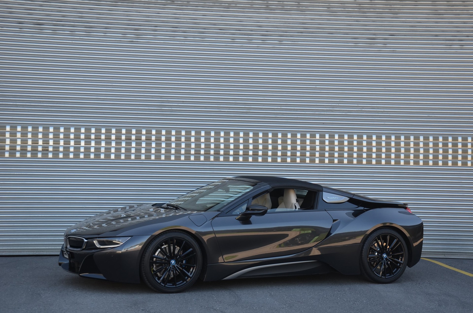BMW i8 Roadster-image-3