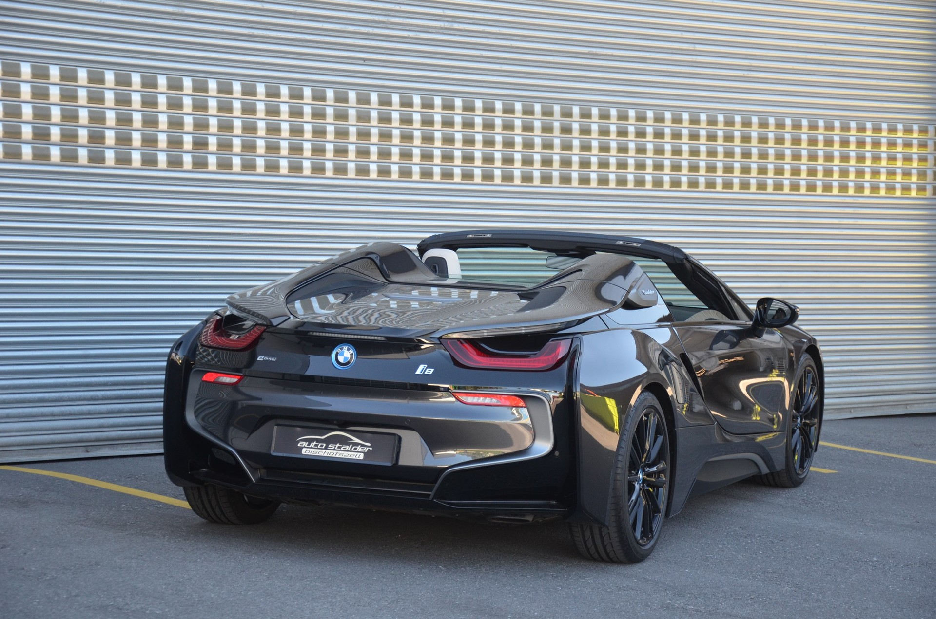 BMW i8 Roadster-image-6