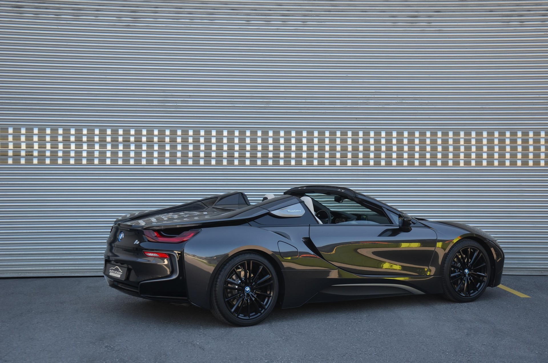BMW i8 Roadster-image-8