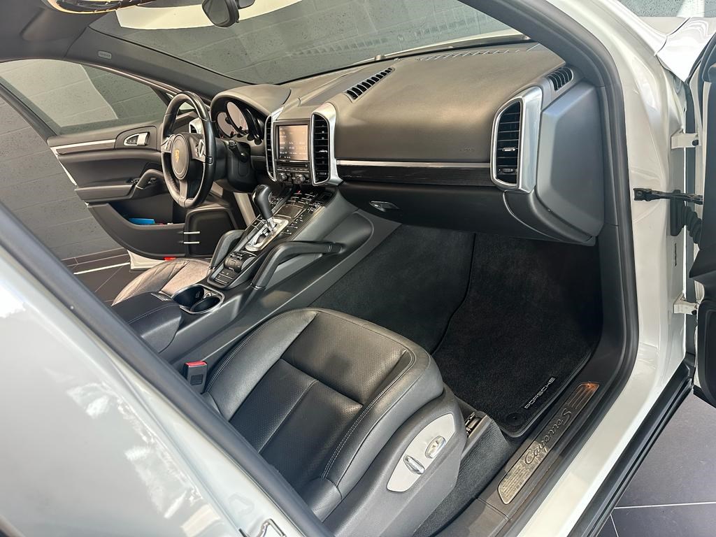 PORSCHE Cayenne S Diesel-image-4