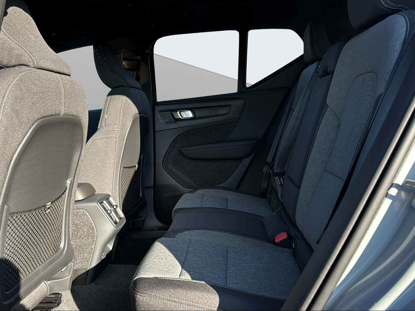 VOLVO XC40 2.0 B3 MH XCITE-image-13