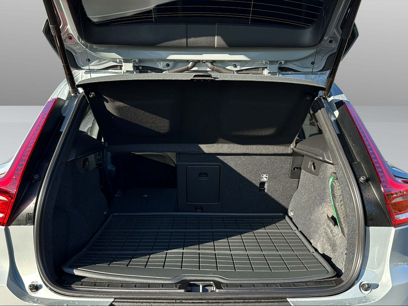 VOLVO XC40 2.0 B3 MH XCITE-image-15