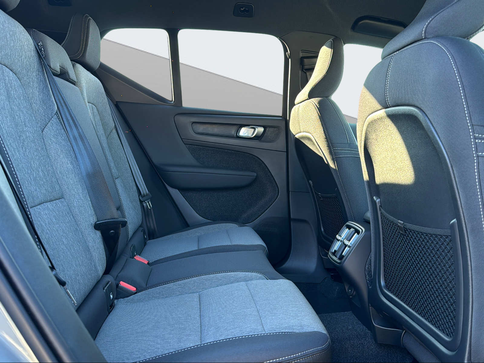 VOLVO XC40 2.0 B3 MH XCITE-image-10