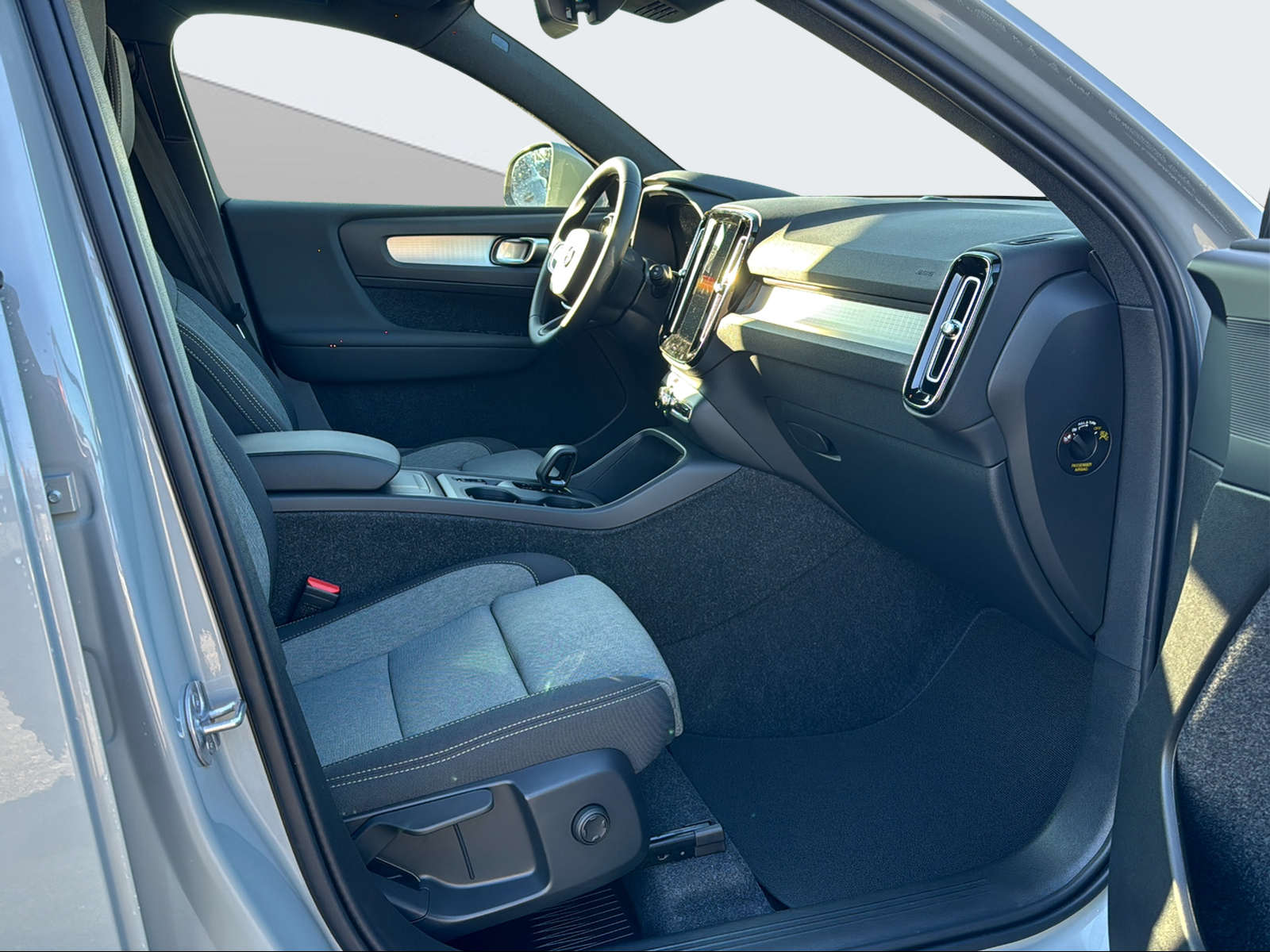 VOLVO XC40 2.0 B3 MH XCITE-image-14