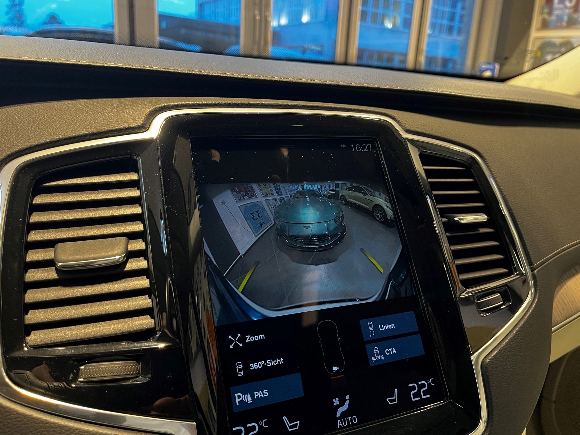 VOLVO XC90 T8 eAWD Inscription-image-16