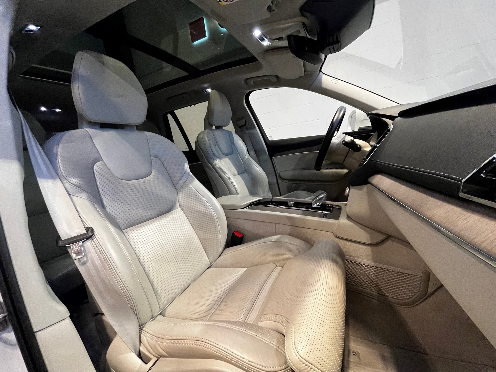 VOLVO XC90 T8 eAWD Inscription-image-15