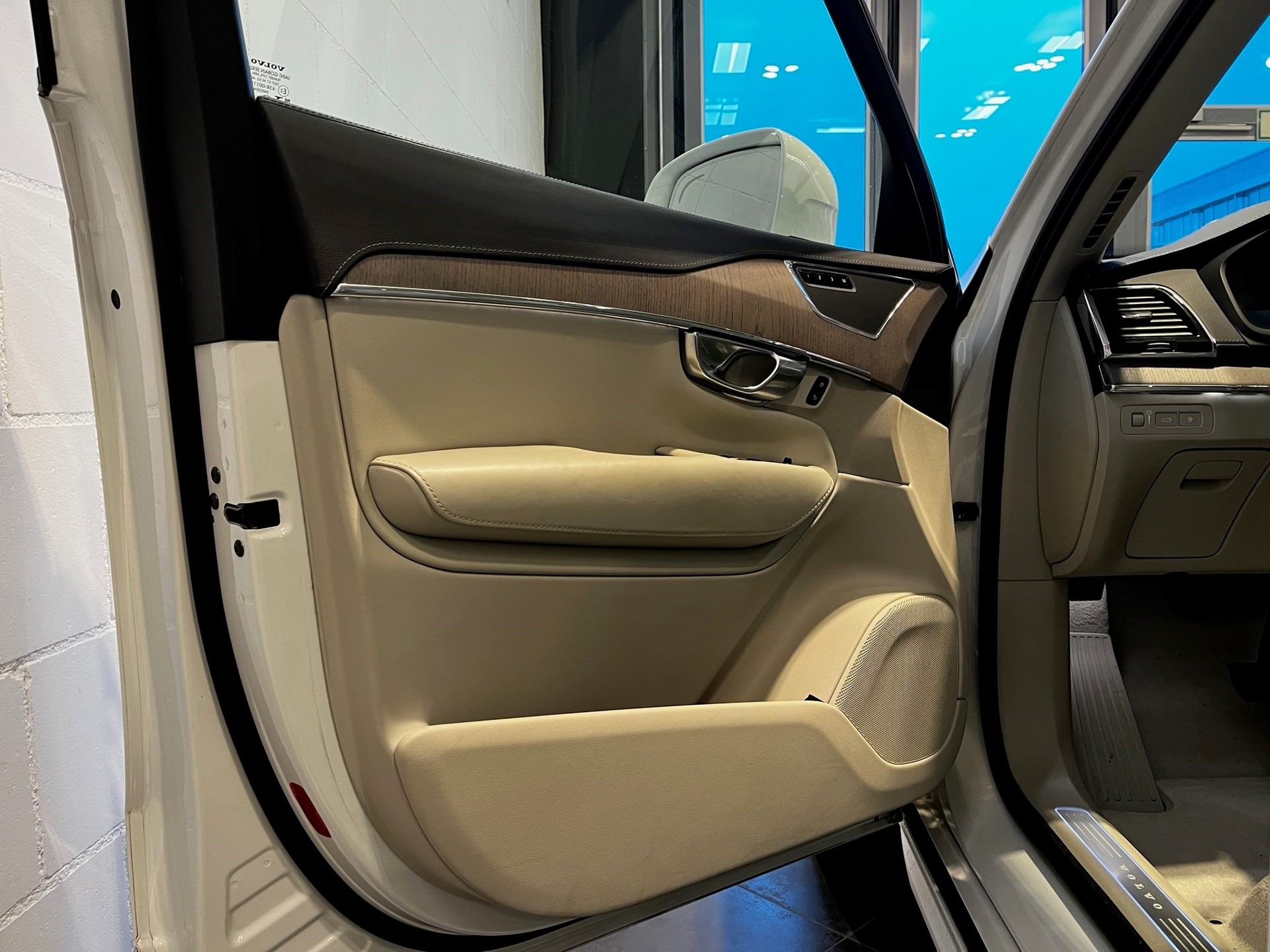 VOLVO XC90 T8 eAWD Inscription-image-18