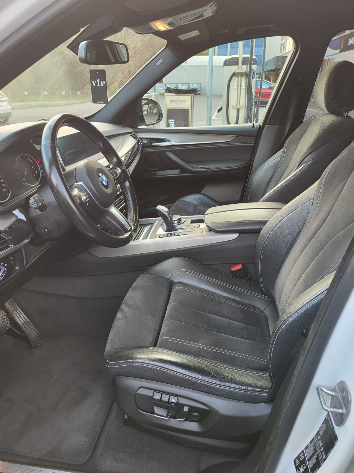 BMW X5 xDrive 30d Steptronic-image-14