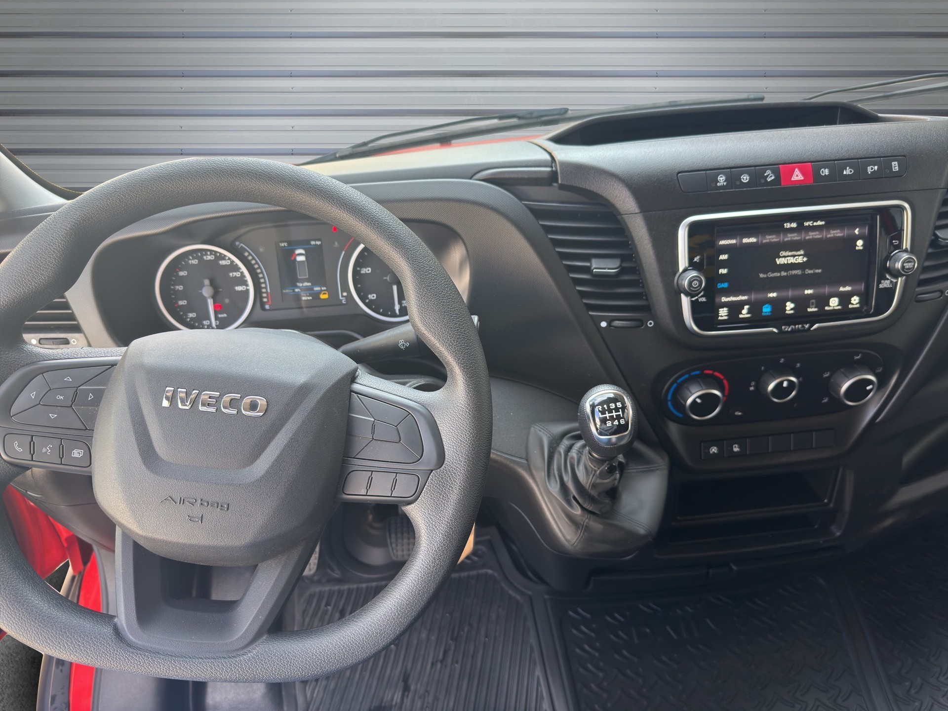 IVECO 35S16 Daily-image-9