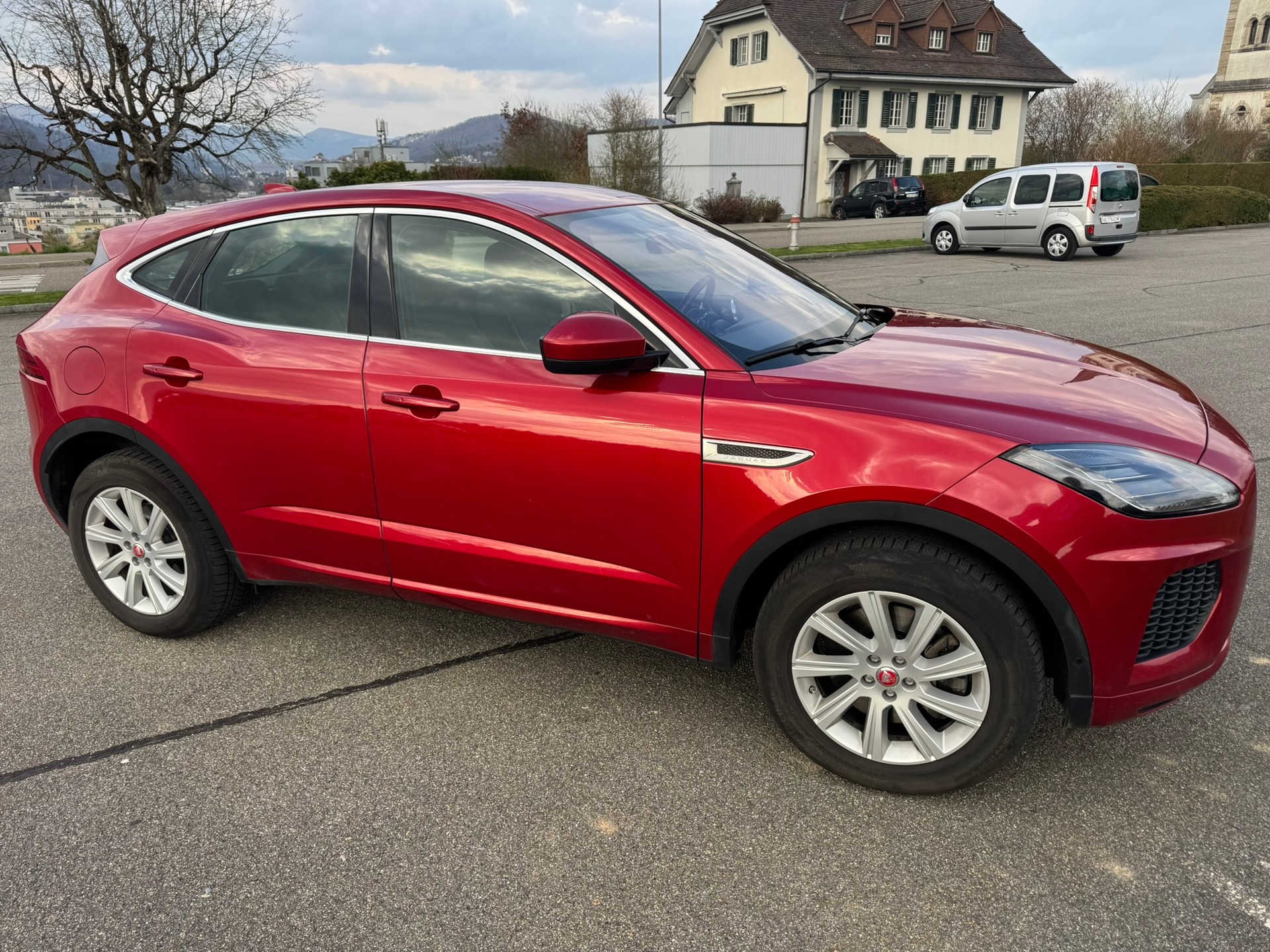 JAGUAR E-Pace 2.0d D240 R-Dynamic HSE AWD Automatik-image-4