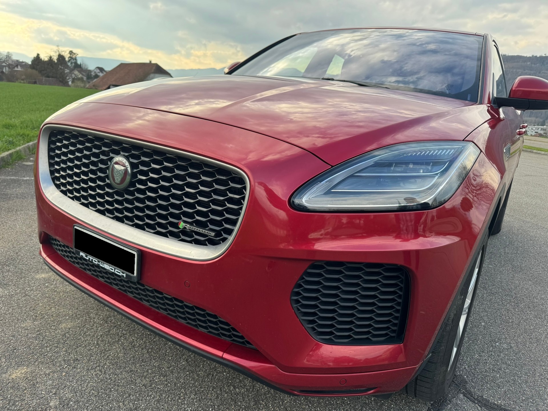 JAGUAR E-Pace 2.0d D240 R-Dynamic HSE AWD Automatik-image-1