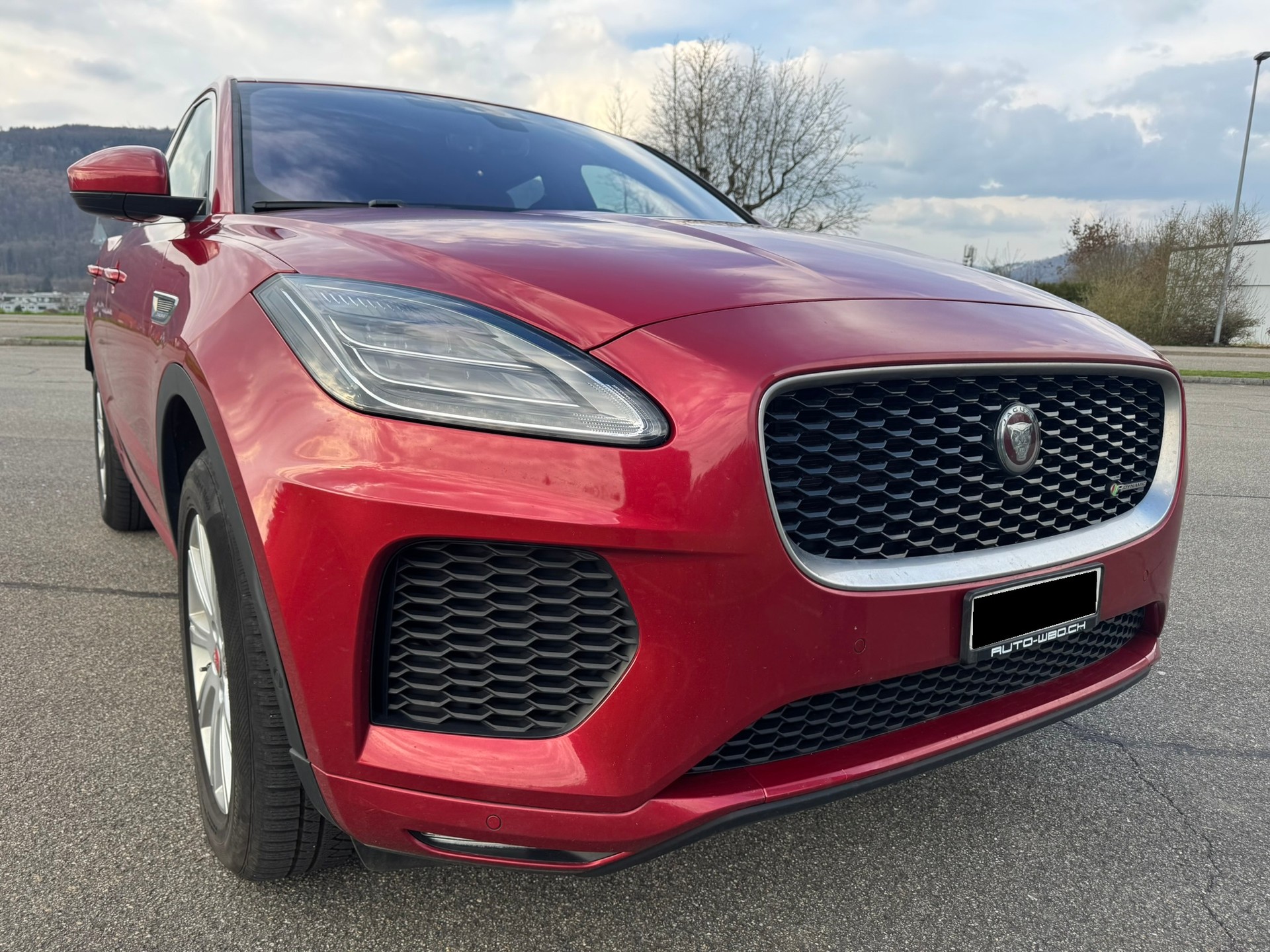 JAGUAR E-Pace 2.0d D240 R-Dynamic HSE AWD Automatik-image-3