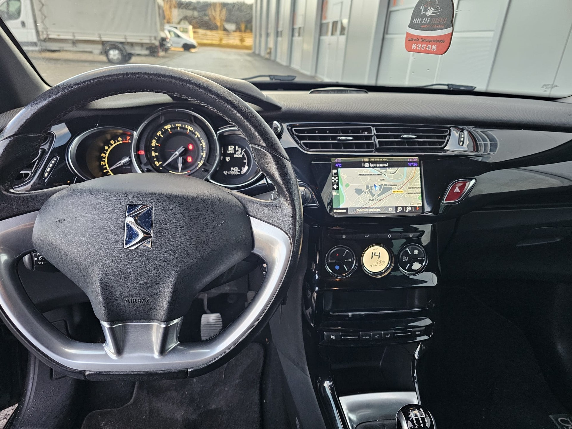 DS AUTOMOBILES DS3 1.2 Pure Tech S+S 60 "DS 1955" Faubourg Addict-image-13