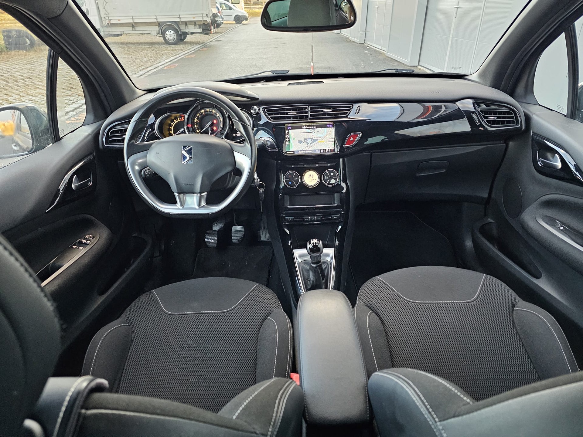 DS AUTOMOBILES DS3 1.2 Pure Tech S+S 60 "DS 1955" Faubourg Addict-image-8