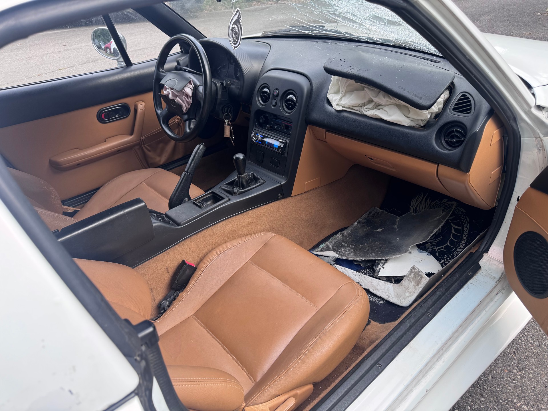 MAZDA MX-5 1.6i-16-image-6