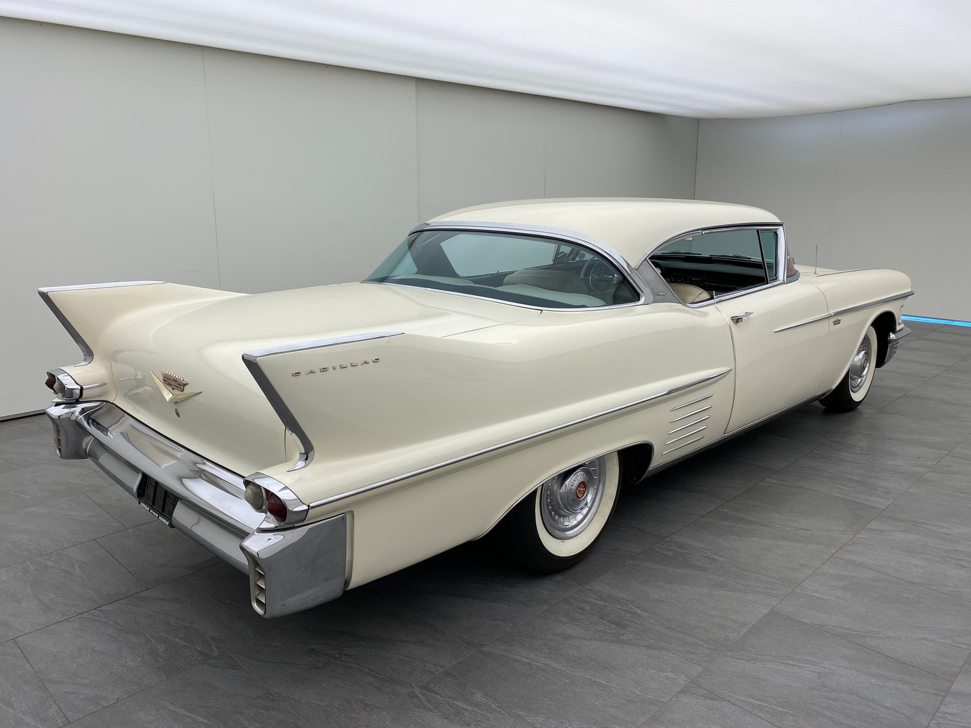 CADILLAC Deville Coupe Series 62-showroom-element-3