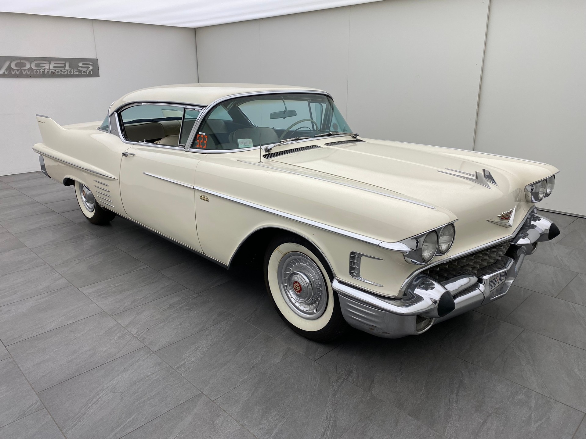 CADILLAC Deville Coupe Series 62-showroom-element-2