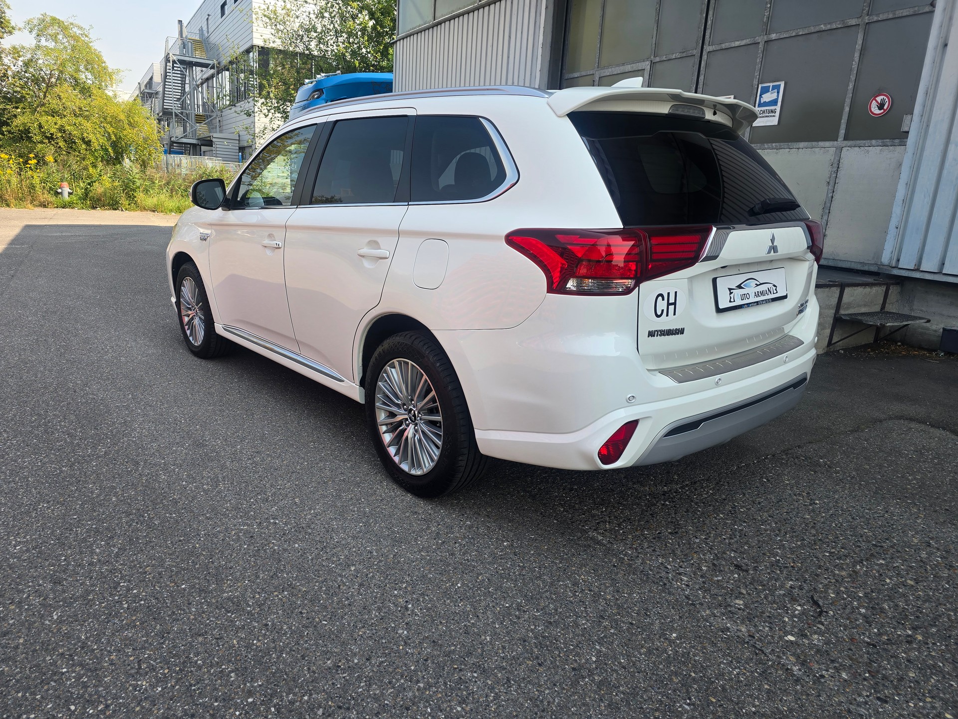 MITSUBISHI Outlander 2.4 PHEV Diamond 4WD Automatic-image-5