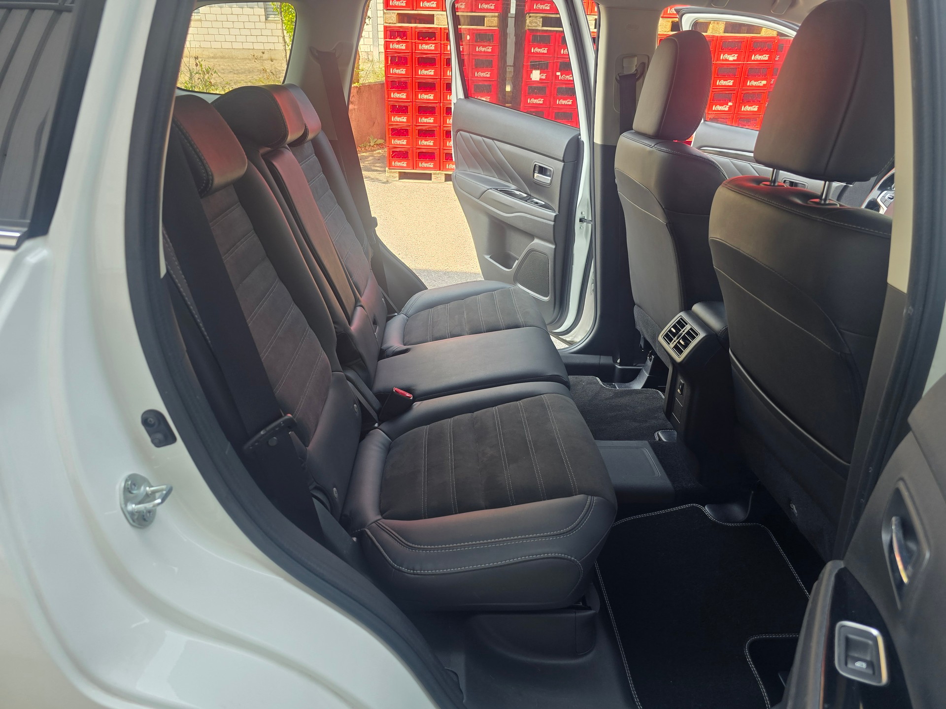 MITSUBISHI Outlander 2.4 PHEV Diamond 4WD Automatic-image-17
