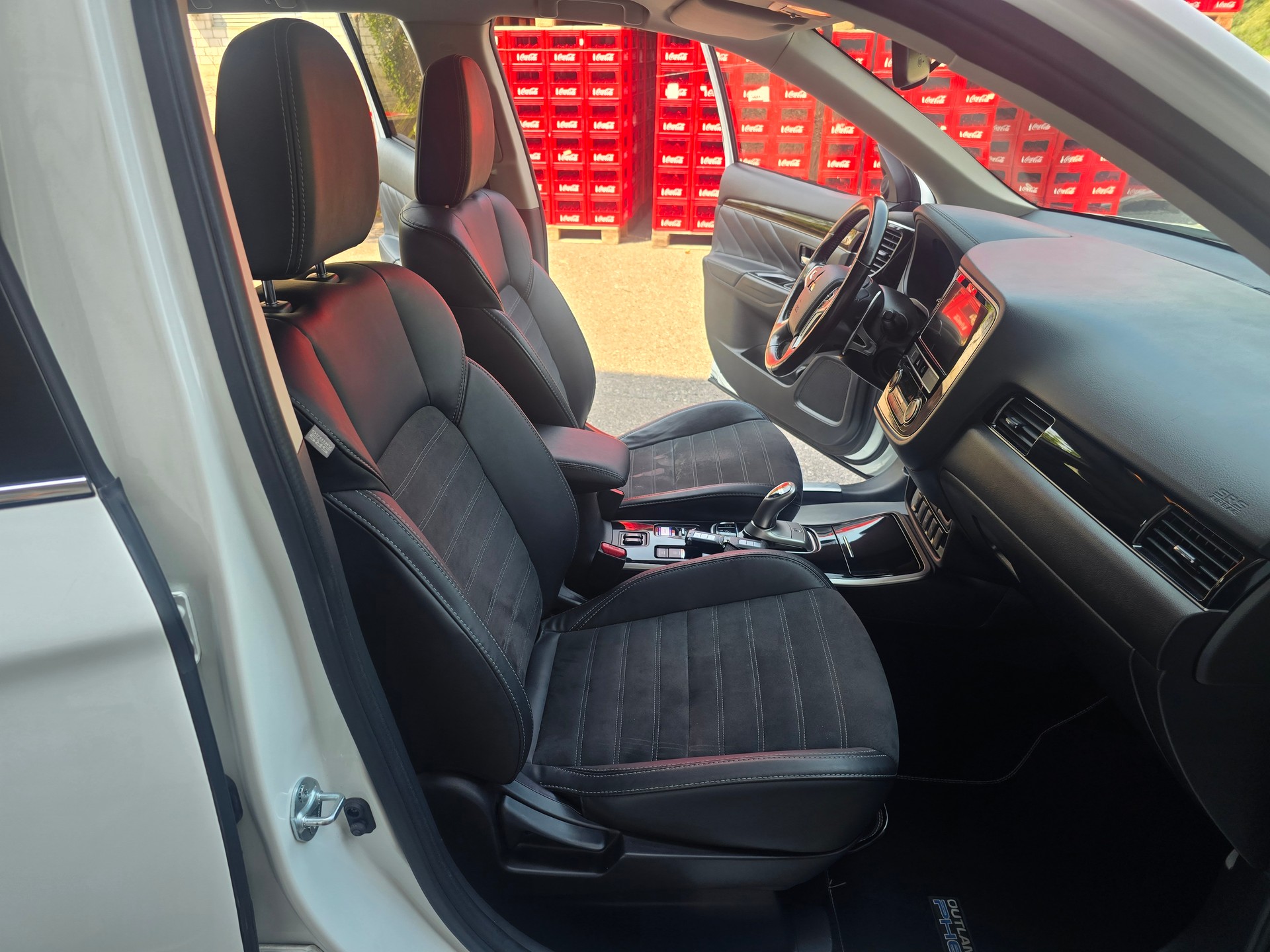 MITSUBISHI Outlander 2.4 PHEV Diamond 4WD Automatic-image-16