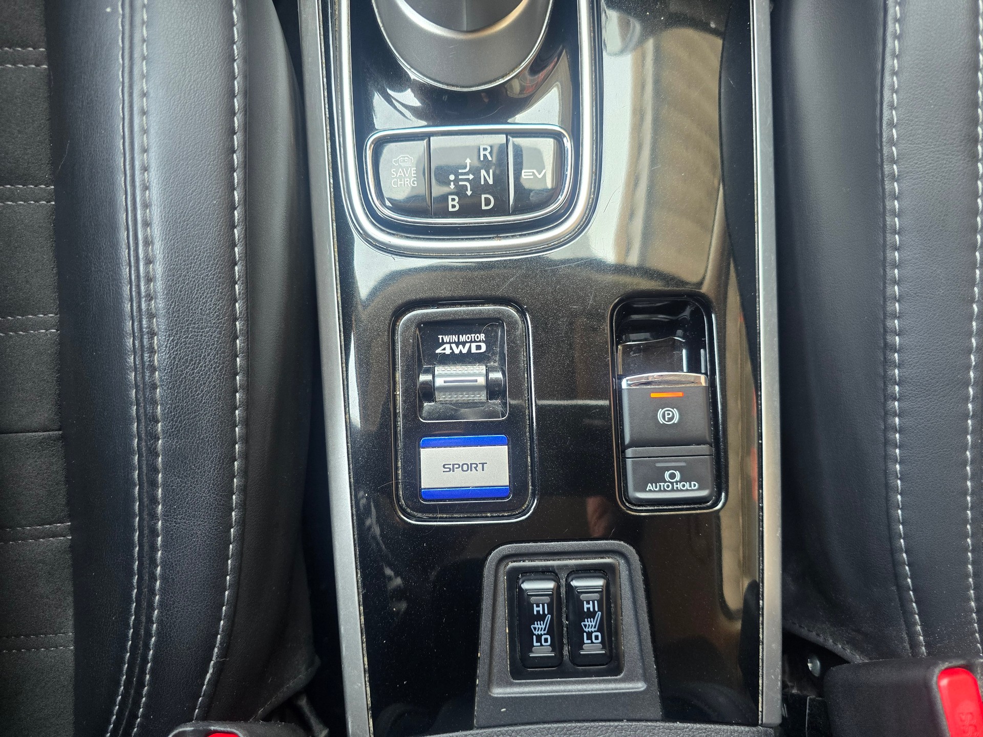 MITSUBISHI Outlander 2.4 PHEV Diamond 4WD Automatic-image-19