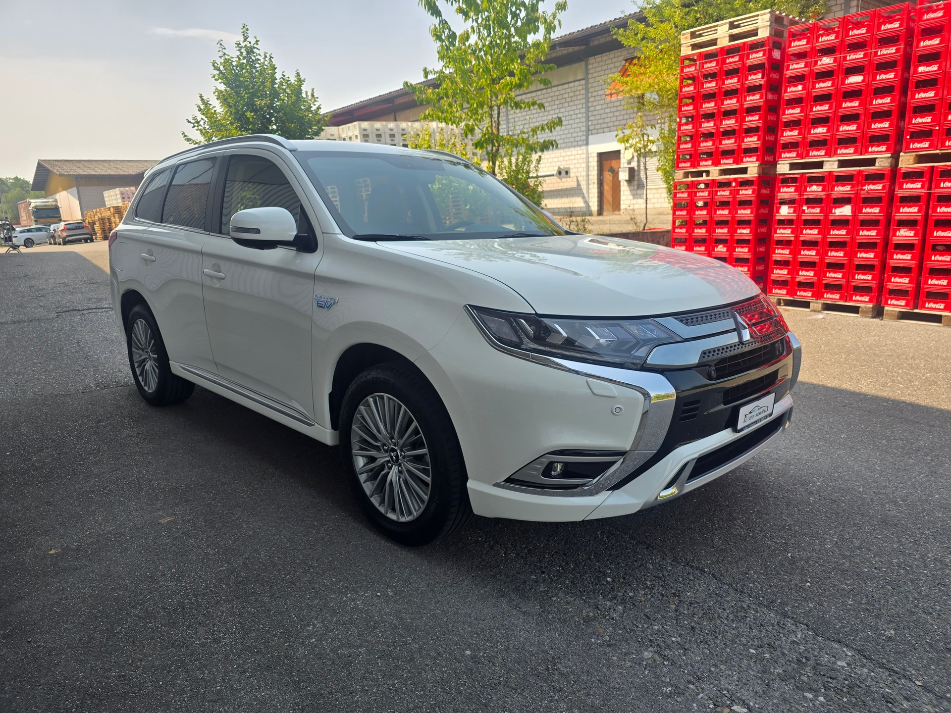 MITSUBISHI Outlander 2.4 PHEV Diamond 4WD Automatic-image-1