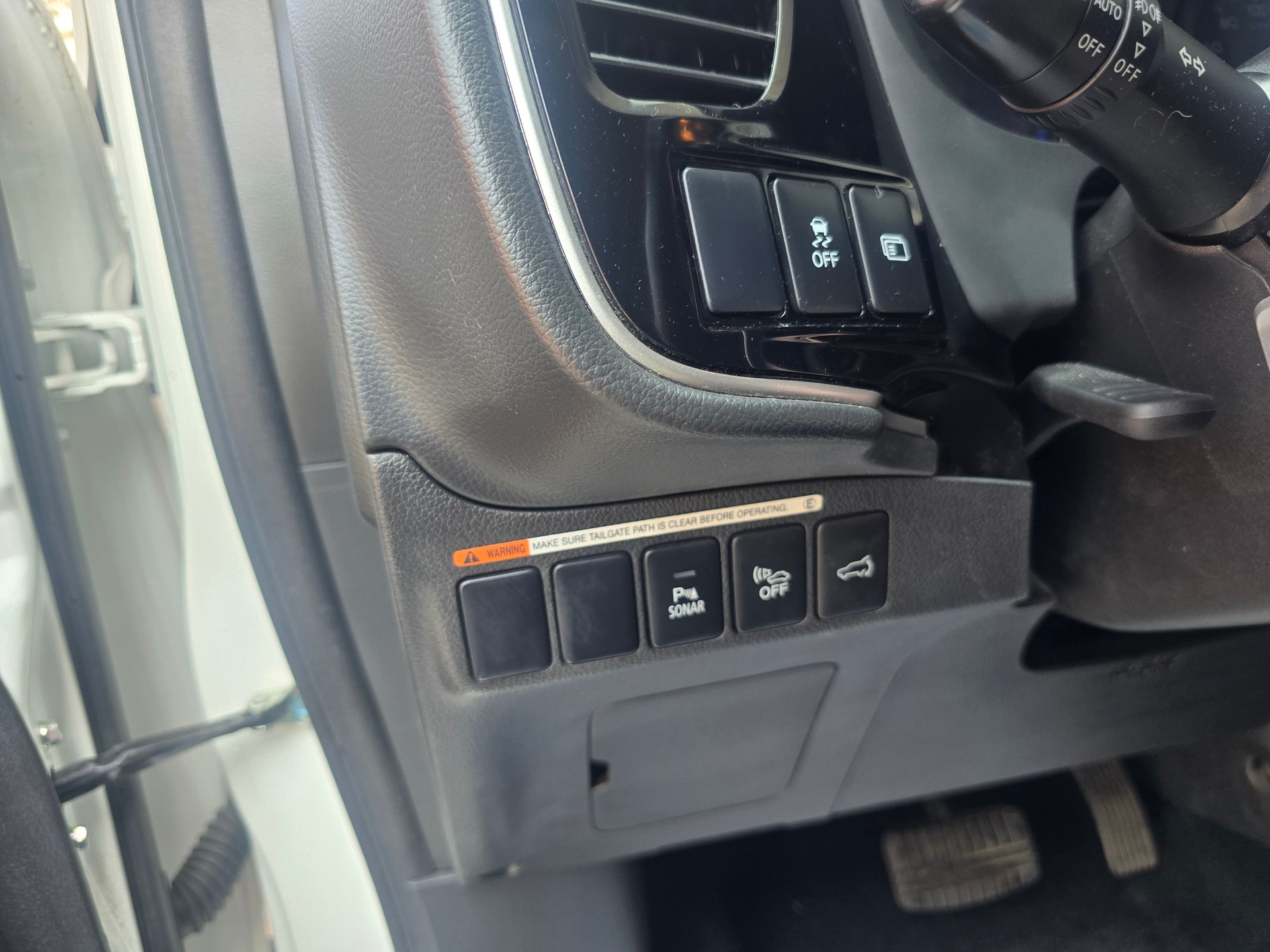 MITSUBISHI Outlander 2.4 PHEV Diamond 4WD Automatic-image-18