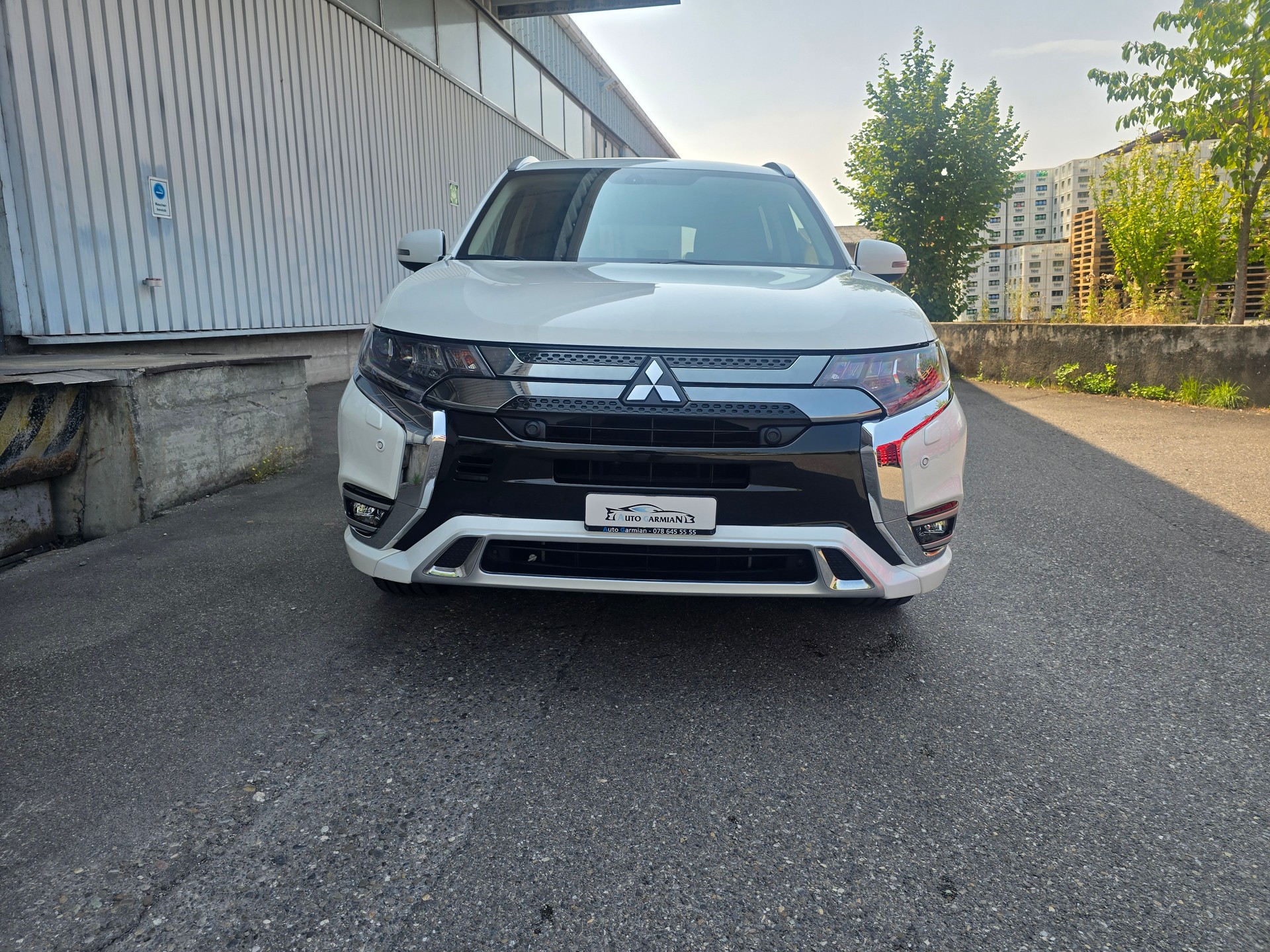 MITSUBISHI Outlander 2.4 PHEV Diamond 4WD Automatic-image-0