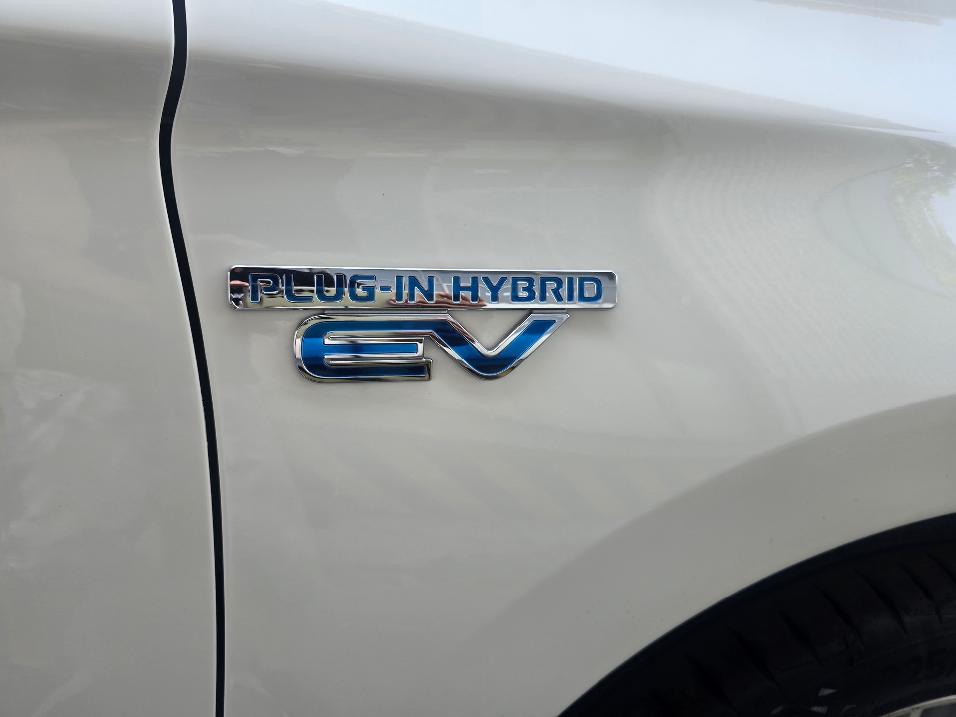 MITSUBISHI Outlander 2.4 PHEV Diamond 4WD Automatic-image-11