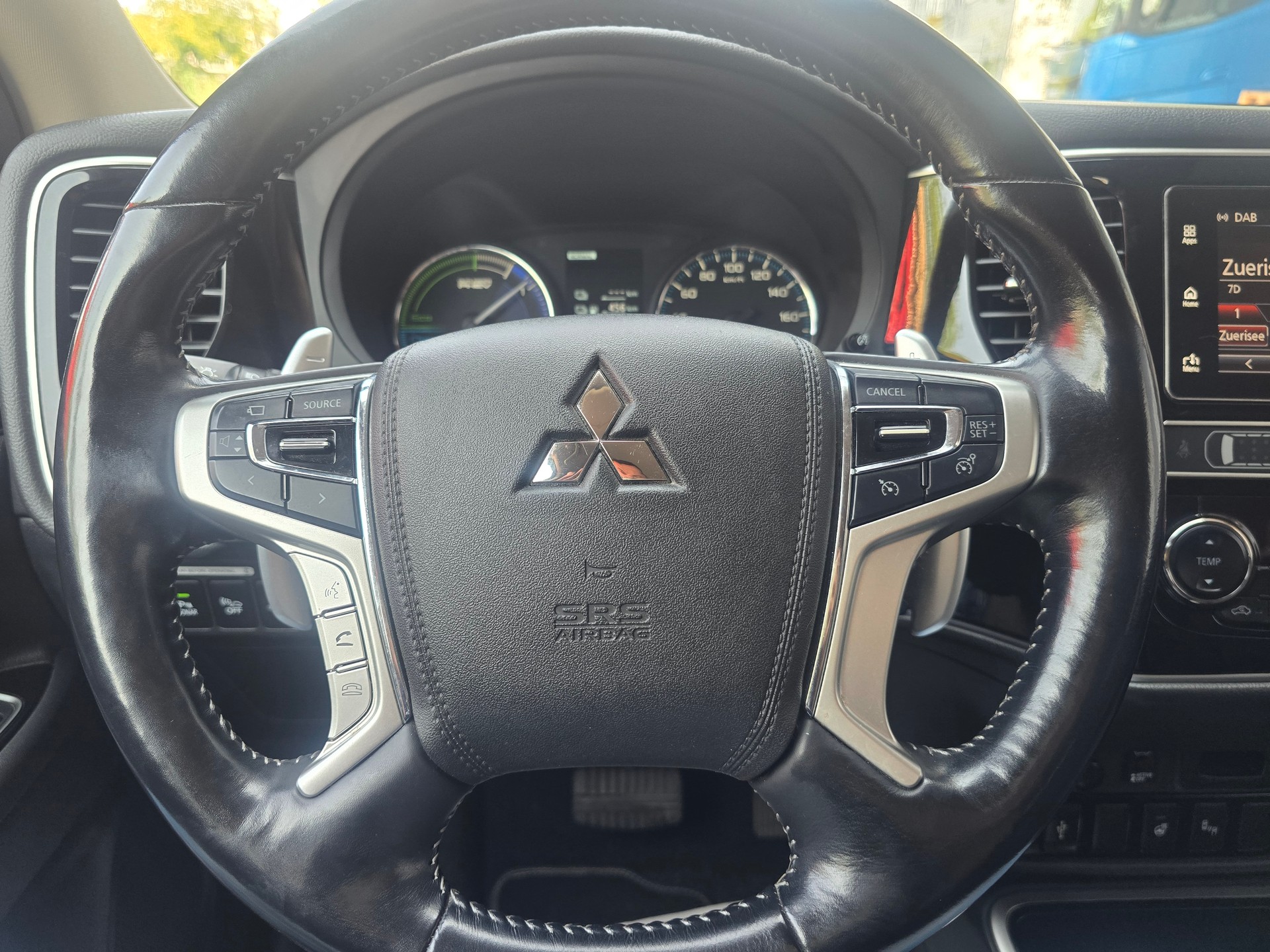 MITSUBISHI Outlander 2.4 PHEV Diamond 4WD Automatic-image-22