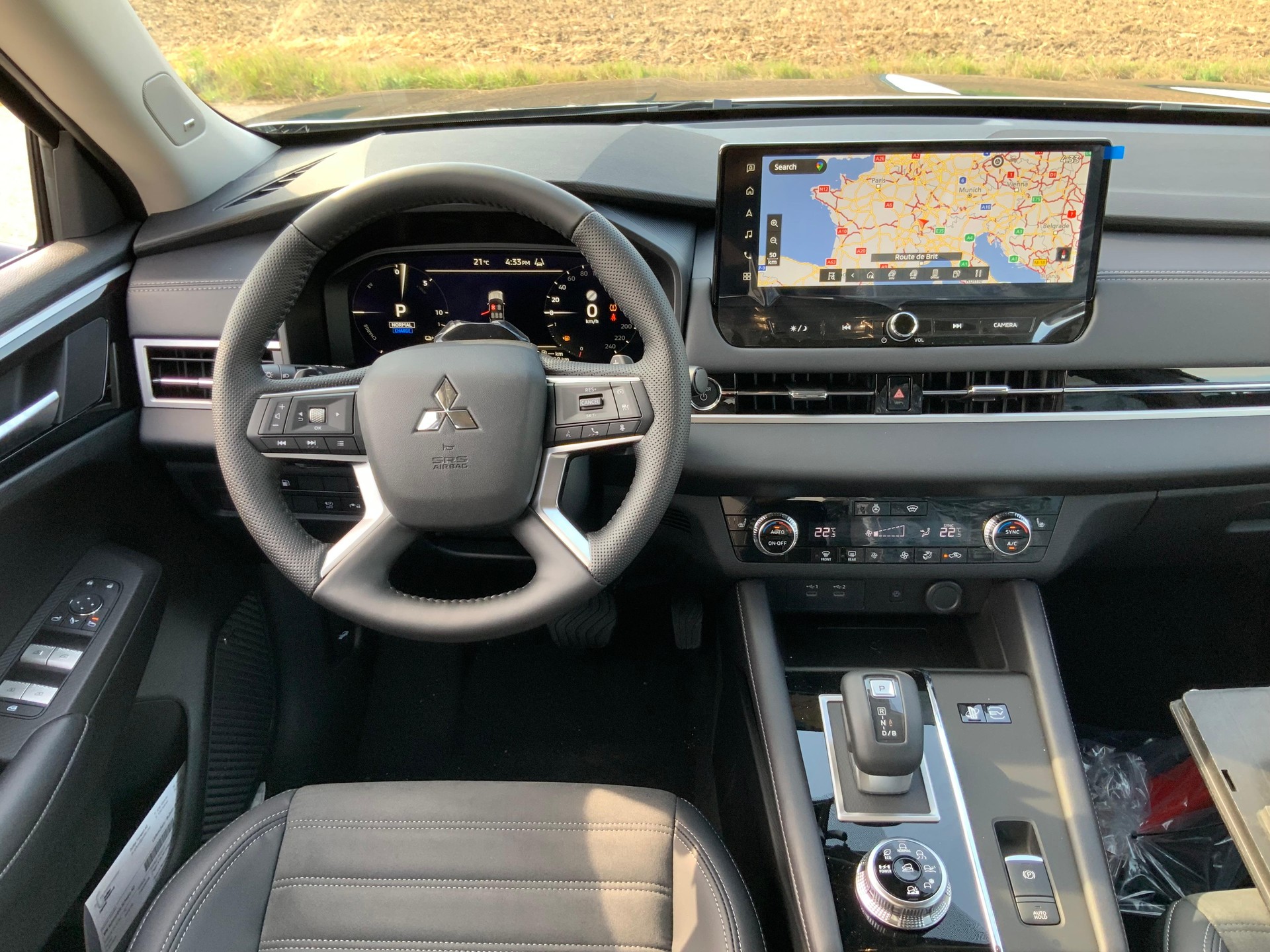 MITSUBISHI Outlander 2.4 PHEV Intense 4x4-image-6