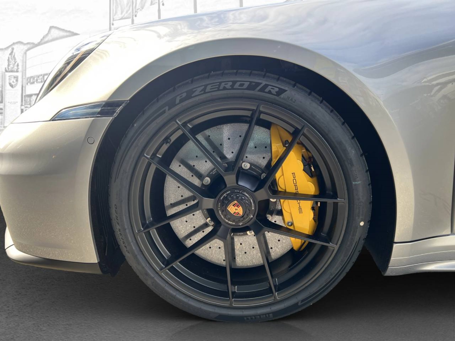 PORSCHE 911 Carrera 4 GTS-image-20