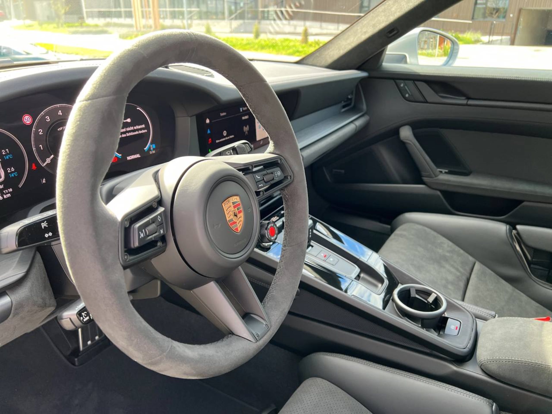 PORSCHE 911 Carrera 4 GTS-image-14
