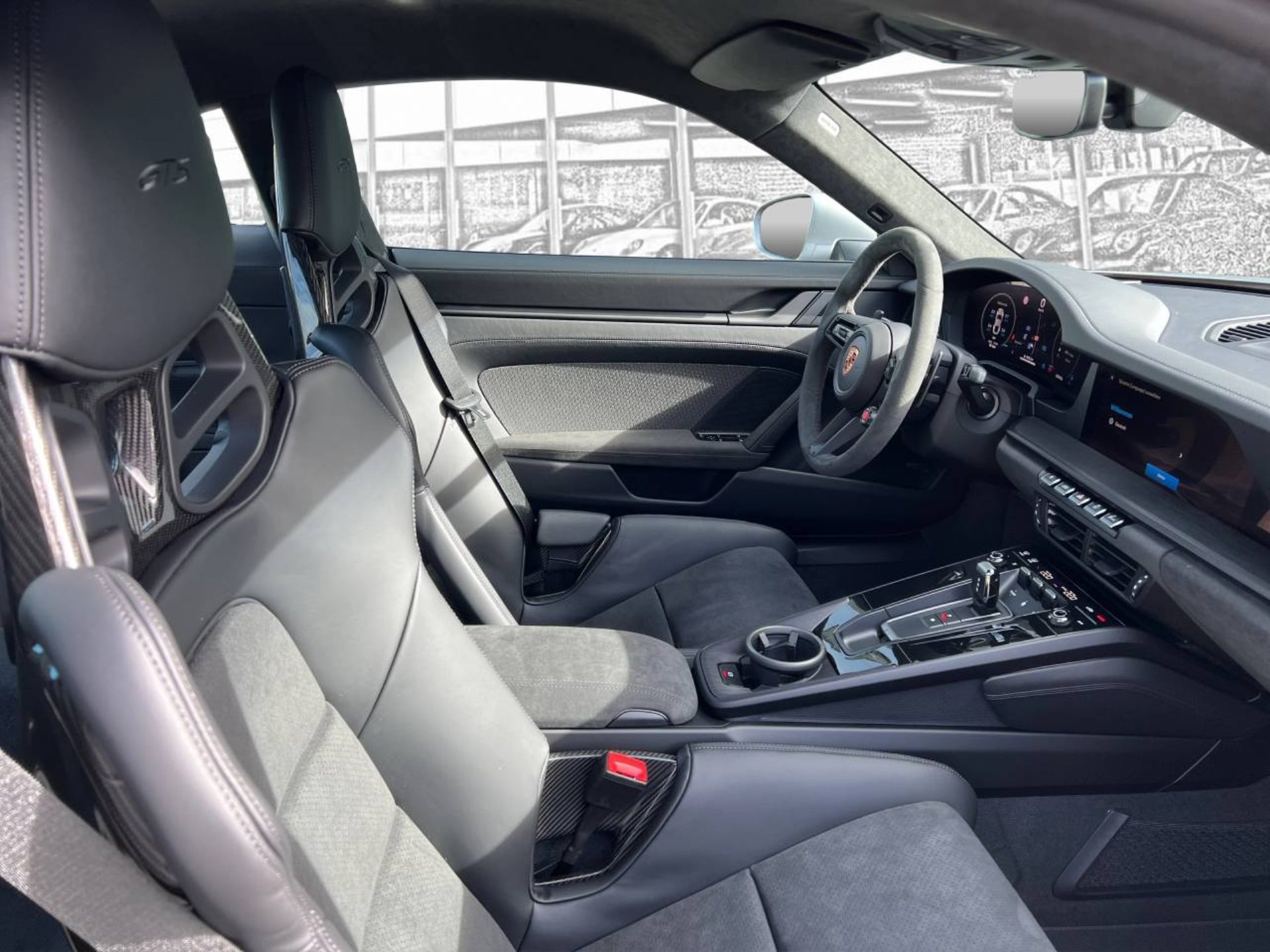 PORSCHE 911 Carrera 4 GTS-image-11