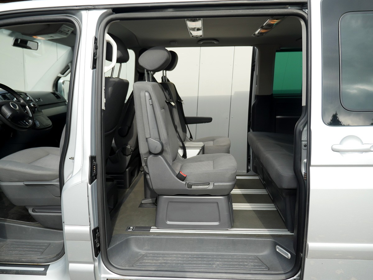 VW T5 Multivan Comfortline 2.5 TDI-image-9