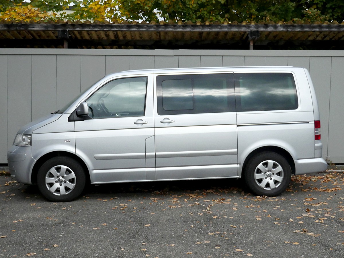 VW T5 Multivan Comfortline 2.5 TDI-image-0