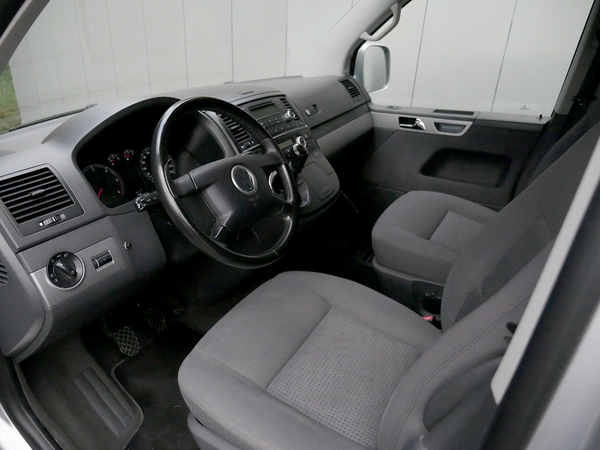 VW T5 Multivan Comfortline 2.5 TDI-image-12