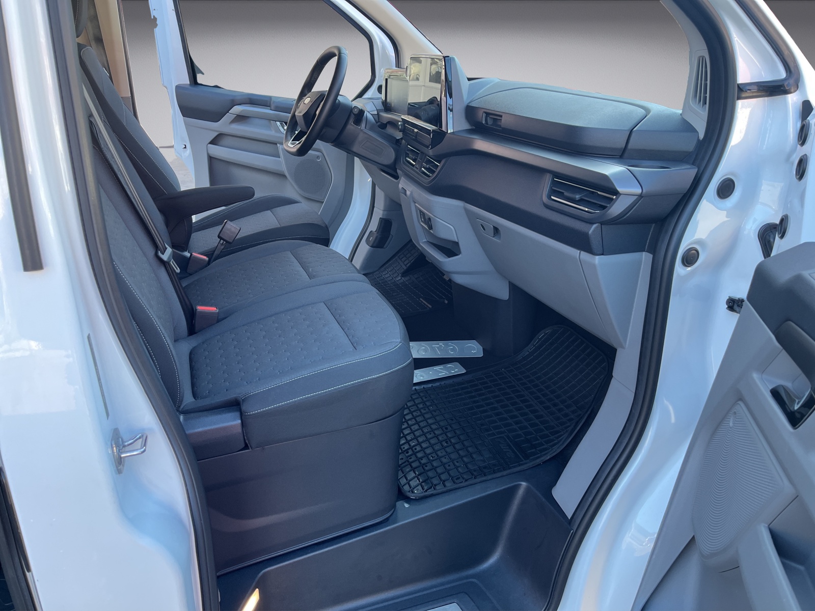 FORD Tourneo Custom Bus 320 L2 2.0 EcoBlue 170 Titanium-image-10