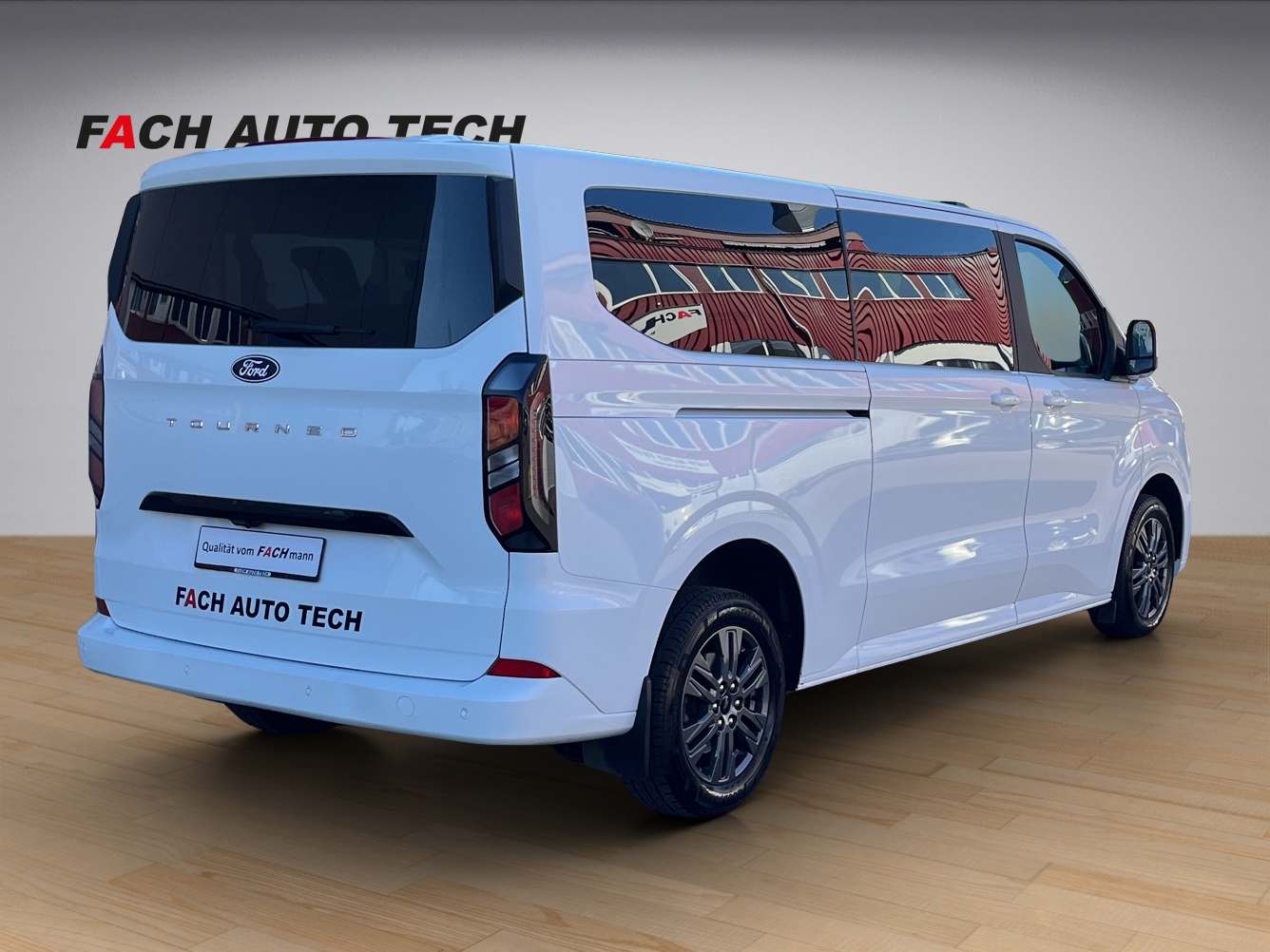 FORD Tourneo Custom Bus 320 L2 2.0 EcoBlue 170 Titanium-image-5