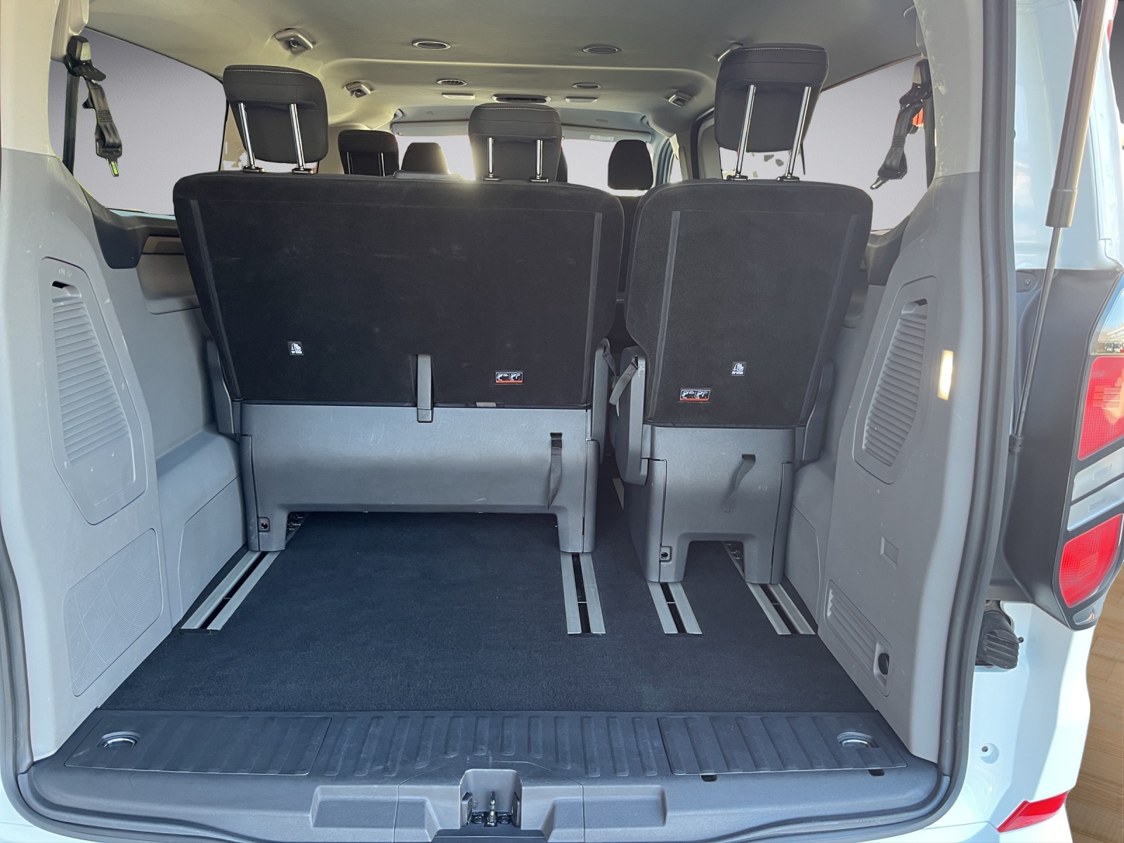 FORD Tourneo Custom Bus 320 L2 2.0 EcoBlue 170 Titanium-image-13
