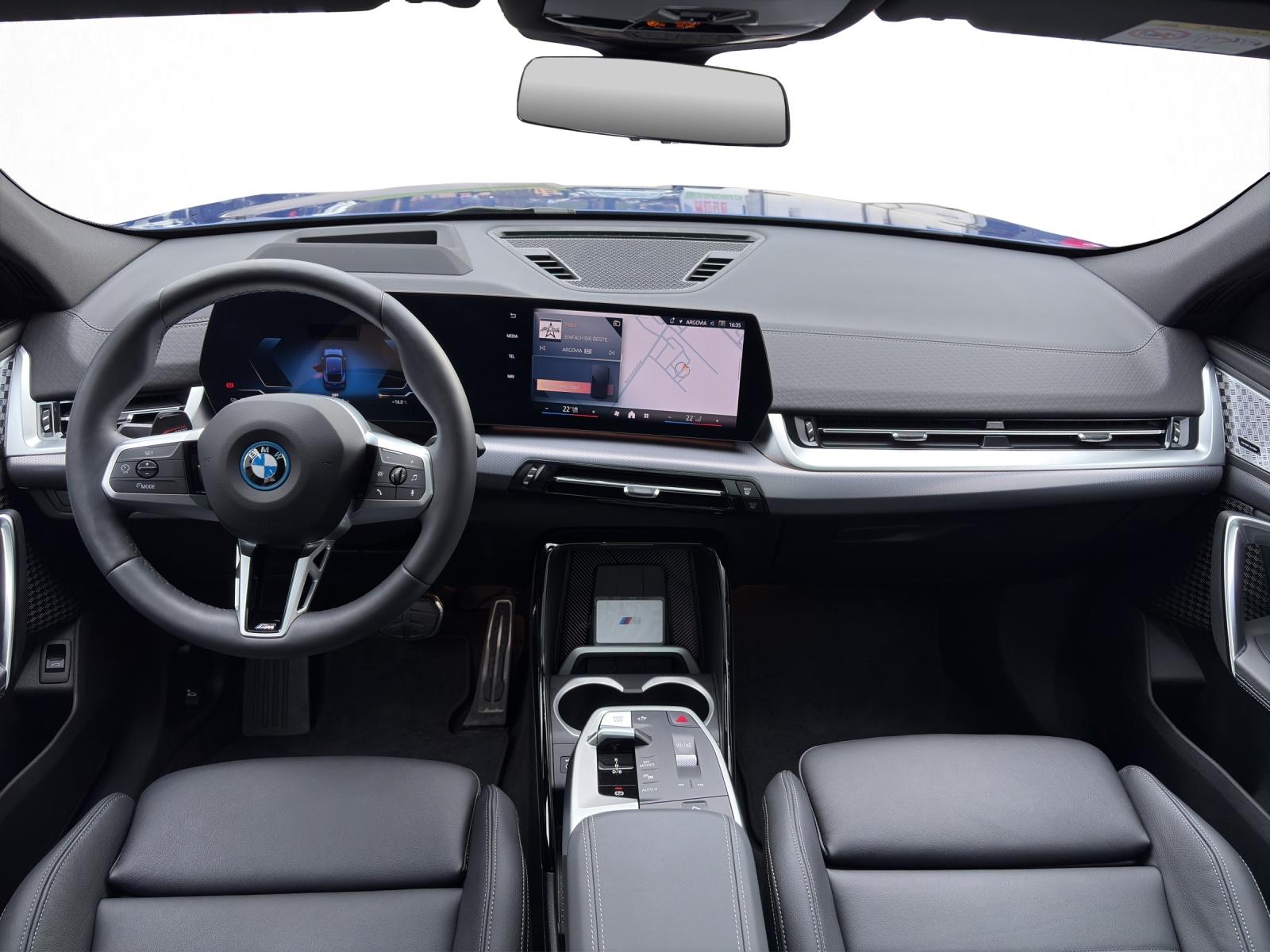 BMW iX2 30 xDrive-image-13