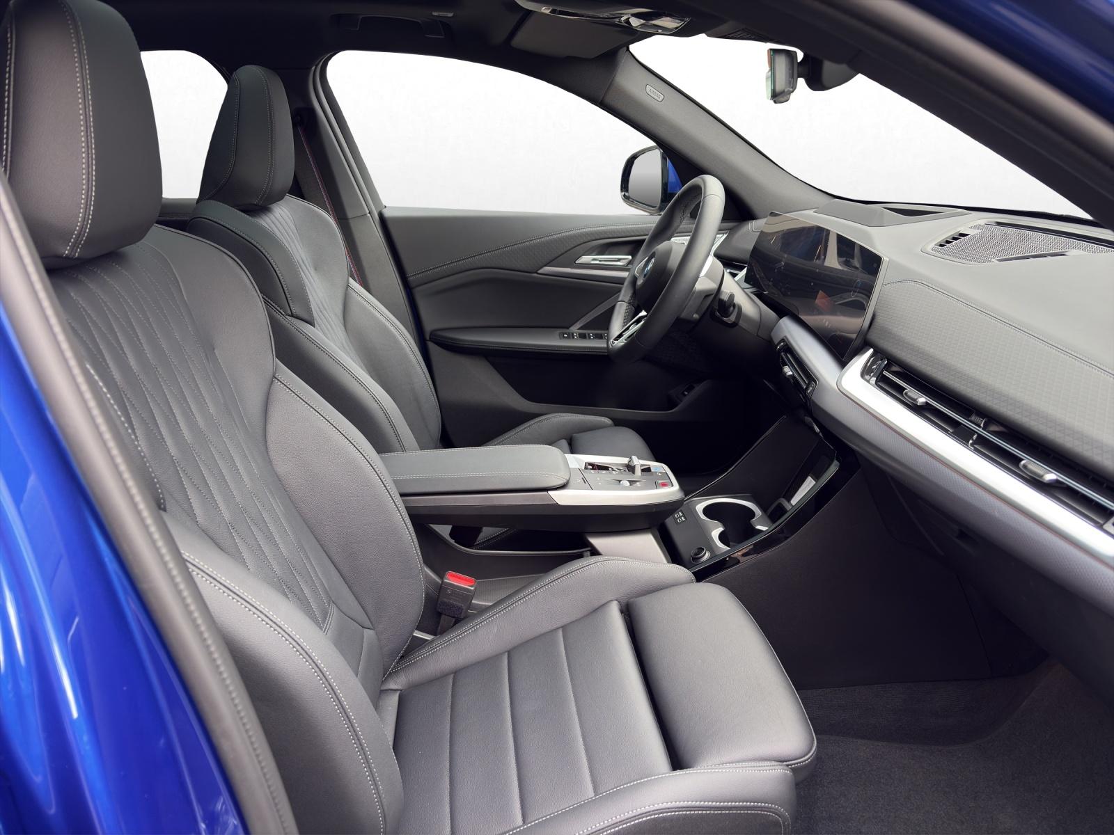 BMW iX2 30 xDrive-image-16
