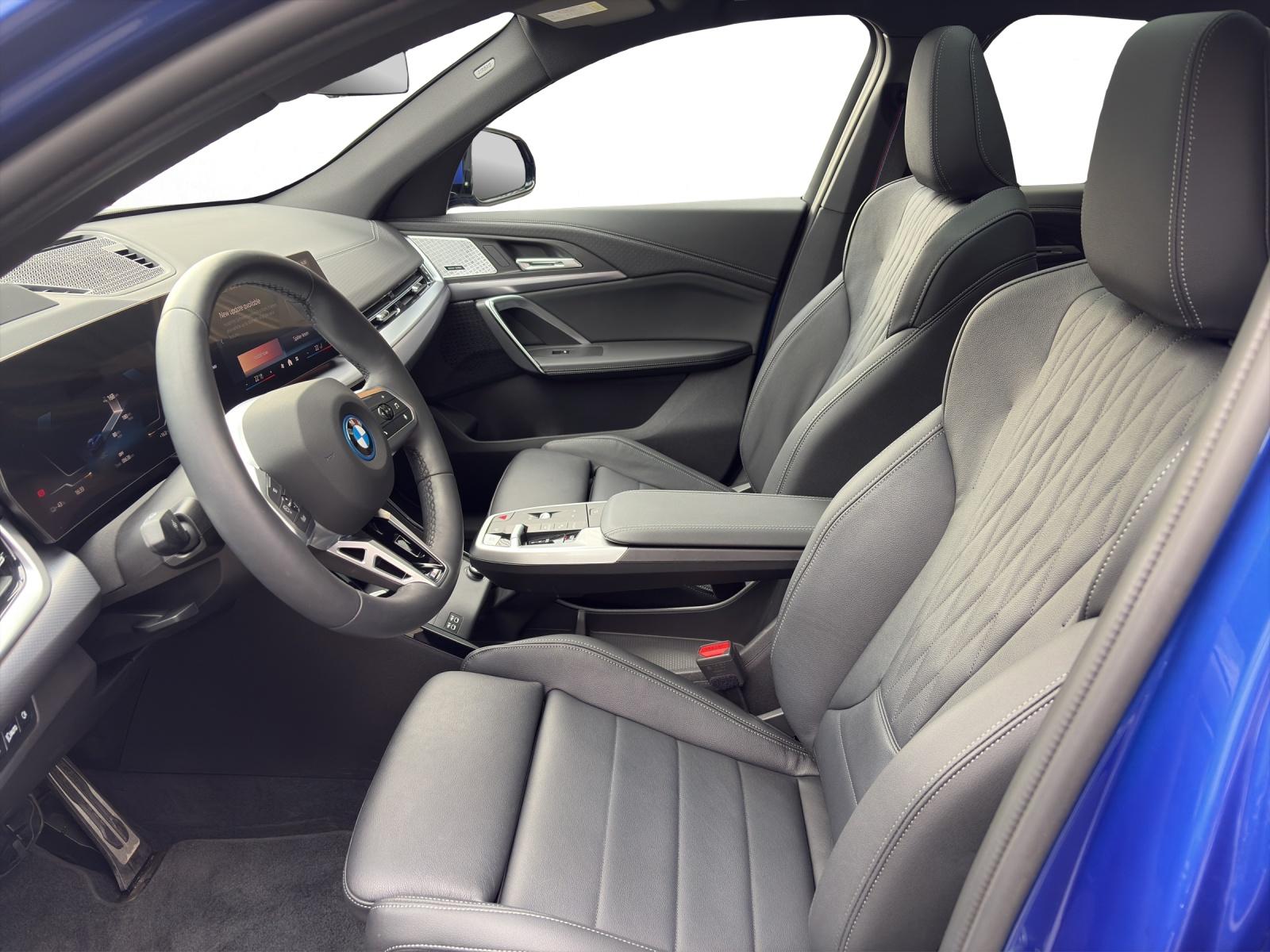 BMW iX2 30 xDrive-image-10